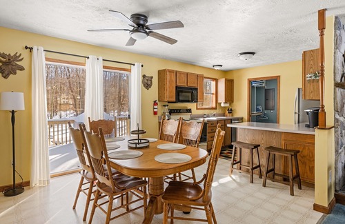 Pocono Lake Casa | Cozy Pocono Ranch in Arrowhead Lake