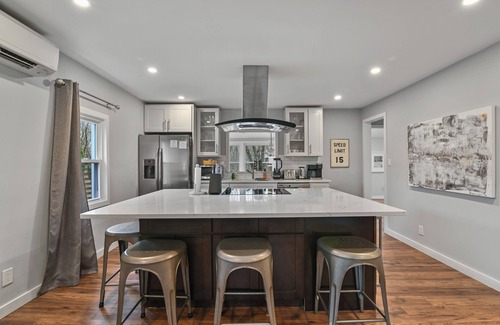 Henryville Casa | Cozy Pocono Retreat-Modern 3 bed