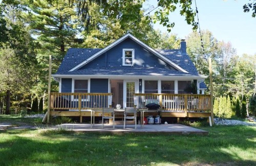Henryville Casa | Cozy Pocono Retreat-Modern 3 bed