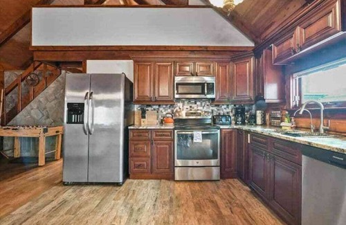 Tobyhanna Cabina | Cozy Pocono Wooded Cabin Oasis | Firepit