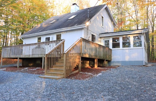 Riverside Estates Cabina | Cozy Poconos Cabin Getaway Kalahari & Great Wolf Lodge, Casinos,& Ski Resorts