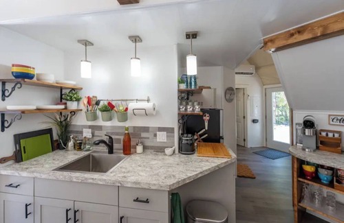 Clare Cabaña | Cozy Point Retreat - Luxury, King Beds & Hot Tub