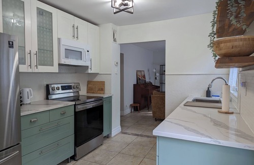 Port Elgin Cabaña | Cozy Port Paradise - Minutes Walk from the Lake