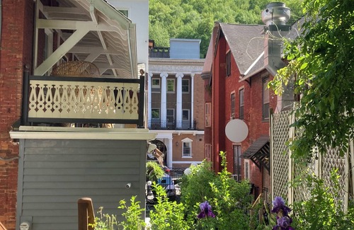 Jim Thorpe Cabaña | Cozy private 1 bedroom in downtown Jim Thorpe
