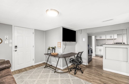 Hazel Park Apartamento | Cozy & Private 1BR Basement suite in Hazel Park