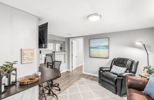 Hazel Park Apartamento | Cozy & Private 1BR Basement suite in Hazel Park