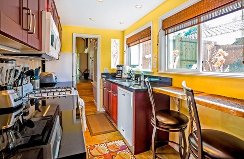 Beach Barber Tract Casa | Cosy & Privamnte, mmmmmmA \ C, patio con mesa Fire Chat