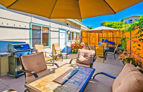 Beach Barber Tract Casa | Cosy & Privamnte, mmmmmmA \ C, patio con mesa Fire Chat