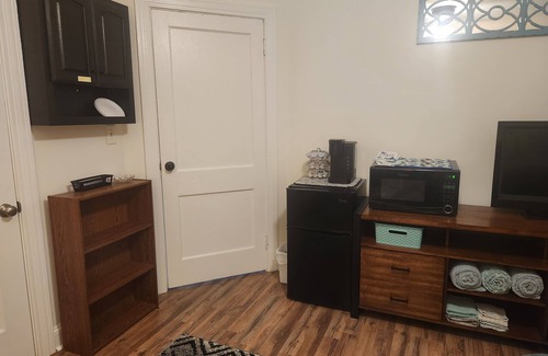 Winston - Salem Casa | Cozy private bedroom in Winston-Salem with WiFi, AC