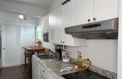 Englewood Casa | Cozy Private bedrooms Kitchen Wifi