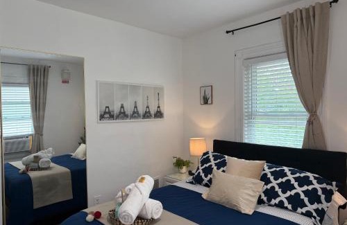 Englewood Casa | Cozy Private bedrooms Kitchen Wifi