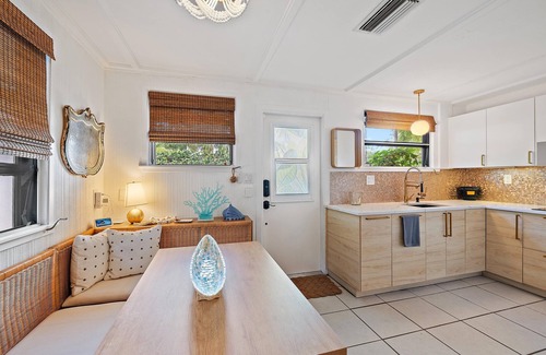 Laurel Park Casa | Cozy Private Bungalow 3 Min Walk to Downtown Sarasota