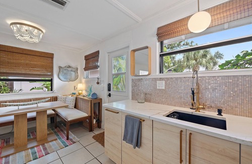 Laurel Park Casa | Cozy Private Bungalow 3 Min Walk to Downtown Sarasota