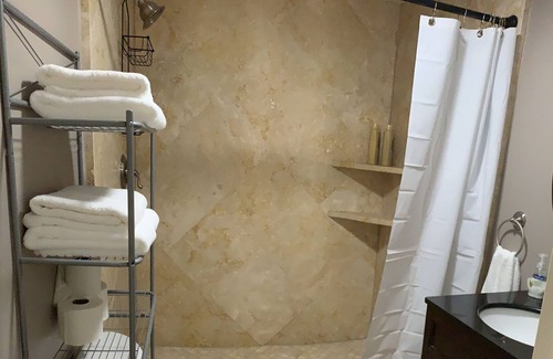 Canyon Lake Cabaña | Cozy, private cottage in the Hill Country (sleeps 6)