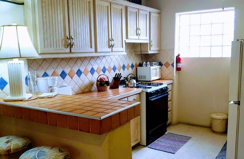 Rockley Apartamento | Cozy Private Cottage in Fabulous Accra / Rockley Beach Location!