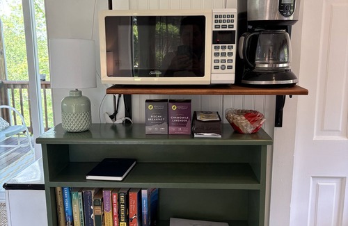 Leicester Cabaña | Cozy Private cottage in Asheville with WiFi, AC- minutes to fun!