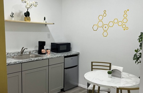 Westside Apartamento | Cozy Private Entire Studio Suite Independent Guest Entrance