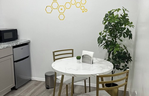 Westside Apartamento | Cozy Private Entire Studio Suite Independent Guest Entrance