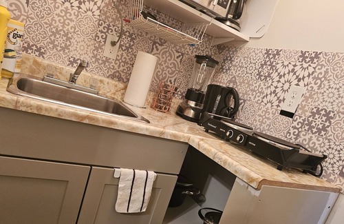 Dartmouth Apartamento | Cozy & private guest suite in Portland Estate, close to lakes, trails &shopping