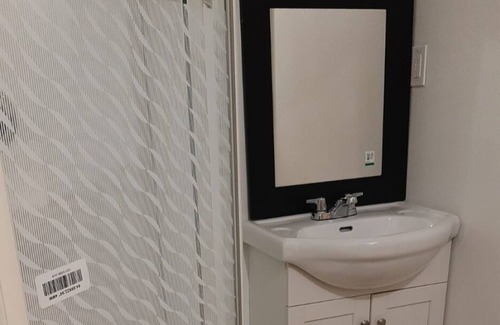 Dartmouth Apartamento | Cozy & private guest suite in Portland Estate, close to lakes, trails &shopping