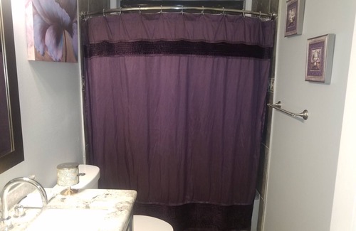 River Ridge Casa | Cozy Private Guest Bedroom near Downtown New Orleans and 15 mins. from airport.