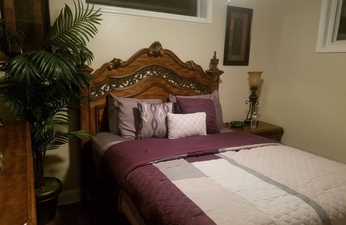 River Ridge Casa | Cozy Private Guest Bedroom near Downtown New Orleans and 15 mins. from airport.