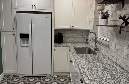 Tulare Casa | Cozy, private parking and centrally located home in Tulare!