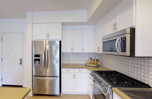 Los Angeles Condominio | Cozy private room & bath by the beach