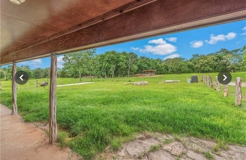 Navasota Cabina | Cozy private room in charming cabin on 20 acre farm