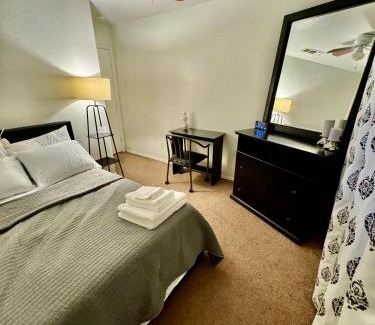 Trailwood Casa | Cozy Private room with Shared bathroom Inside a house