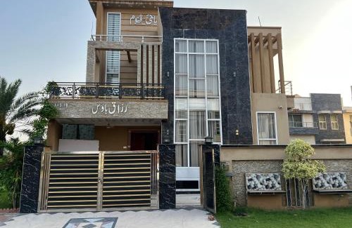 Mirpur Cama Y Desayuno | Cozy Private Rooms in Guest House in Citi Housing Jhelum, Satellite Town Jhelum