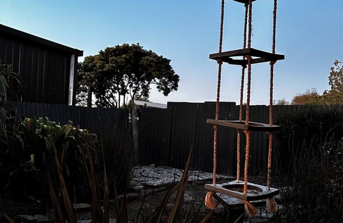 Te Akau Apartamento | Cozy Private Studio – 100m from the Beach | Port Waikato, NZ