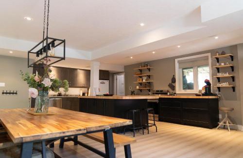 Elora Apartamento | Cozy Private Suite with Year-Round Hot Tub