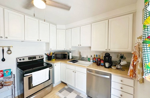 Grosse Pointe Casa | Cozy, Private-Entry Loft Located within Walking Distance to Everything!