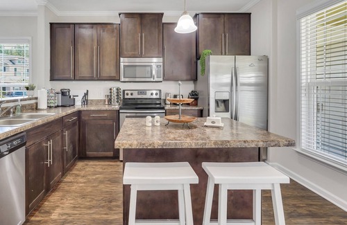 Pooler Casa | Cozy Professional Townhouse