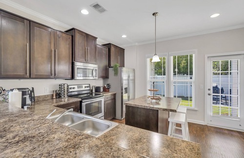 Pooler Casa | Cozy Professional Townhouse