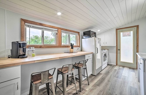 Prudenville Cabina | Cozy Prudenville Cabin: Walk to Houghton Lake