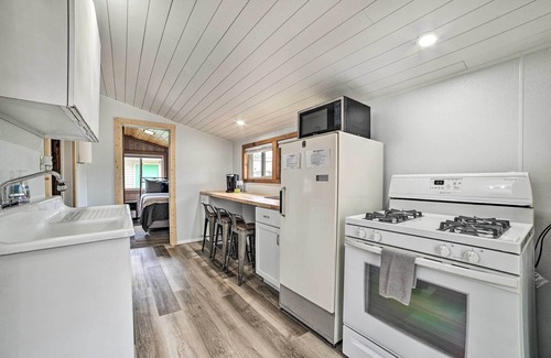 Prudenville Cabina | Cozy Prudenville Cabin: Walk to Houghton Lake