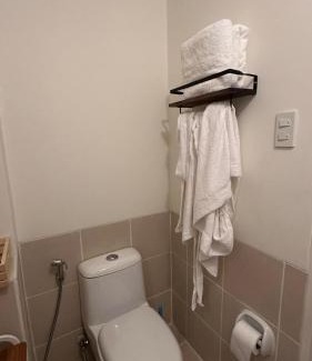 Project 4 Apartamento | Cozy QC Condo with Karaoke Pool & Fast WiFi