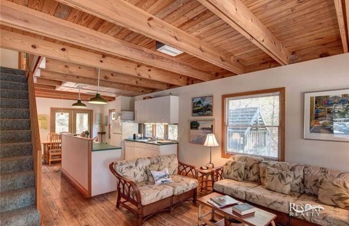 Ocean Hill Casa | Cozy, Quaint and Cute! Oceanside Corolla - 2 Bedrooms.