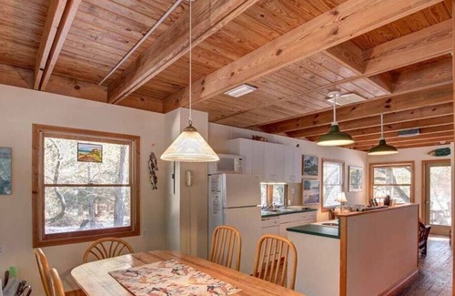 Ocean Hill Casa | Cozy, Quaint and Cute! Oceanside Corolla - 2 Bedrooms.