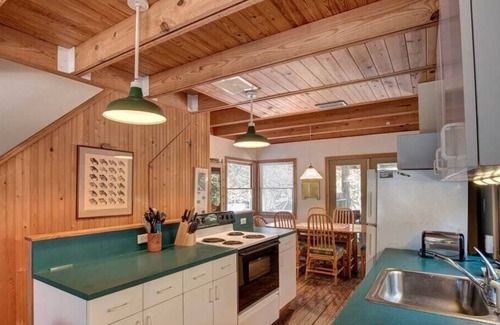 Ocean Hill Casa | Cozy, Quaint and Cute! Oceanside Corolla - 2 Bedrooms.