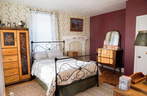 Godmanchester Otro | Cozy Quebec Farmhouse Retreat — Firepit, Meadow Views & Starry Nights