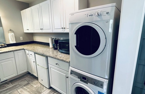 Mountain View Apartamento | Cozy Queen, Private Bathroom and Entryway