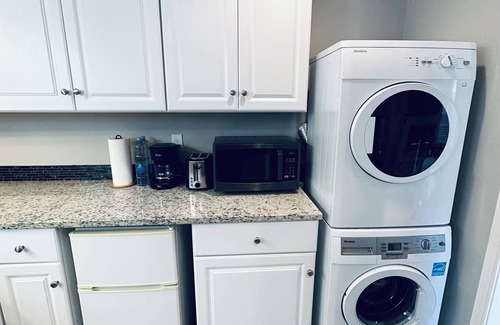 Mountain View Apartamento | Cozy Queen, Private Bathroom and Entryway