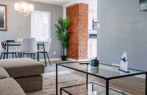 Pittsburgh Apartamento | Cozy & Quiet 2-Bedroom Retreat in Pittsburgh with WiFi and Parking