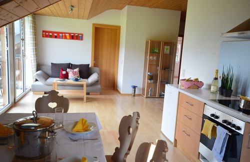 Grossdorf Apartamento | Acogedor apartamento, tranquila, con maravillosas vistas a las montañas de los alrededores