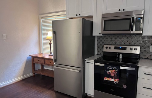 Arlington Heights Casa | Cozy quiet home for family & friends off of old historical Camp Bowie.