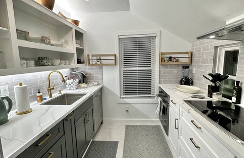 Washington Ave./ Memorial Park Casa | PET FRIENDLY! Private Quiet Home! Spring 2025 Special!