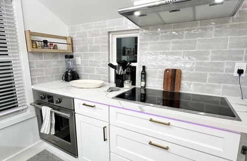 Washington Ave./ Memorial Park Casa | PET FRIENDLY! Private Quiet Home! Spring 2025 Special!